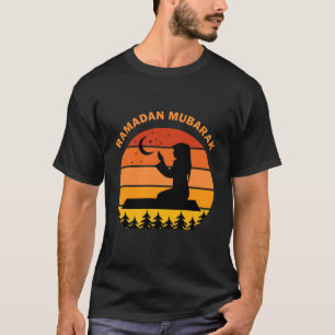Islamitische Ramadan Mubarak-vrouw die bidt Gesche T-shirt
