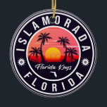 Islamorada Florida Retro Sunset Beach Souvenir 80s Keramisch Ornament<br><div class="desc">Islamorada Beach Florida Vintage 60s Souvenirs onderzetter. Islamorada Florida - Retro Tropical Palm Tree 60s Souvenirs  ontwerp maakt een geweldig kerst- of verjaardagscadeau voor fans van Islamorada Beach. Het retro zomerse vibe ontwerp is een perfect cadeau voor reisliefhebbers en tropische bestemmingsfans.</div>
