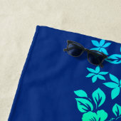 Island Blend Hawaiian Hibiscus Floral - Navy Blue Strandlaken (In situ)