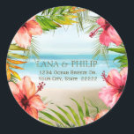Island Paradise Floral Wedding Return Address Ronde Sticker<br><div class="desc">Voeg een tropische, stijlvolle afwerking toe aan je trouwmailings met deze schilderachtig waterverf van het strand die stickers van het bloemetjesadres teruggeeft. Deze ronde etiketten zijn ontworpen om te coördineren met mijn collectie van het Island Paradise bruiloft. Ze zijn voorzien van roze en koraal hibiscus bloemen en palmbomen die dat...</div>