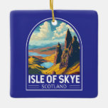 Isle of Skye Scotland Travel Art Vintage Keramisch Ornament<br><div class="desc">Isle of Skye retro vector reisontwerp. Het eiland Skye,  dat met een brug verbonden is met de noordwestkust van Schotland,  staat bekend om zijn ruige landschappen,  pittoreske vissersdorpjes en middeleeuwse kastelen.</div>