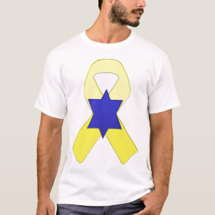 Israëlische gijzelaars staan met geel lint t-shirt