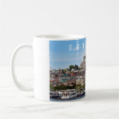 Istanboel. Cityscape. Koffiemok (Links)