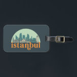 Istanbul Turkey  City Skyline Cityscape Art Bagagelabel<br><div class="desc">en retro-stadsplan met prachtige skyline, toeristische attractie en cityscape art. Koelwolkenkrabber en bouwartikelen voor silhouette-illustratie voor toeristen en reizigers. Perfect als souvenir om terug naar huis te brengen wanneer je op reis bent. Bespaar de herinnering aan uw reis en vakantie met familie en vrienden. De achtergrondkleur kan aan uw gewenste...</div>