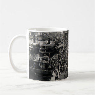 ISTANBUL, TURKIJE - CIRCA 1900: cityscap Koffiemok