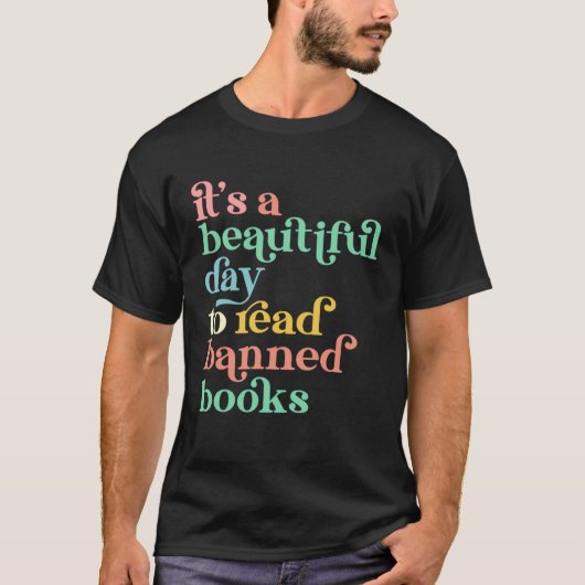 It´s a beautiful Day to read banned Books T-shirt (Voorkant)