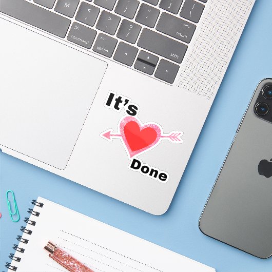 It’s Done Heart Graphic Sticker (Laptop met iPhone)