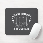 It’s Not Hoarding If It’s Guitars Men And Dad Gran Muismat (Met muis)