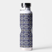 Italiaans Azulejo Blue White Geometric Monogrammed Waterfles (Rechts)