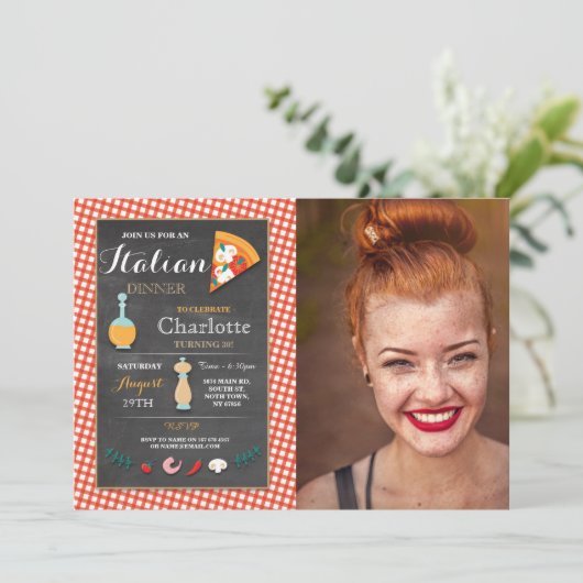 Italiaans diner verjaardagsfeestje krijt pizza uit kaart (Staand voorkant)