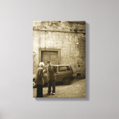 Italiaans straatbeeld in sepia canvas print (Voorkant)