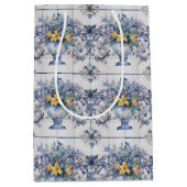 Italiaans Tegel Blauw en Wit Bloemen Vrijgezellenf Medium Cadeauzakje (Voorkant)