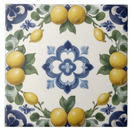 Italiaanse citroenen en citrusvruchten met blauwe  tegeltje