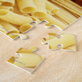 Italiaanse keuken. Deegwaren en tomaten. Legpuzzel (Zijkant)