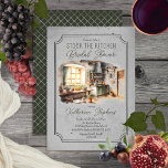 Italiaanse keuken- en keukenvoorraad in het Vrijge Kaart<br><div class="desc">Rustic old world gourmet Italiaanse keuken "Stock the Kitchen" Vrijgezellenfeest op een verouderde grijze achtergrond met een dubbele zilvertoon en koolgrijze lijsten. De achterzijde is voorzien van een diamantvormig zilvertoonbaar lijst boven een donkergroene achtergrond.</div>