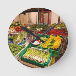 Italiaanse markt voor fruit en groenten in Pisa Ronde Klok