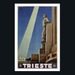 Italiaanse reisposter Art Deco Trieste Poster<br><div class="desc">Retoucheerd en hersteld van een vintage reis adverteren poster. Trieste is een stad en zeehaven in het noordoosten van Italië. Het ligt aan het einde van een smalle strook Italiaans grondgebied tussen het Adriatische Zee en Slovenië, die bijna onmiddellijk ten zuiden en ten oosten van de stad ligt. Triëst bevindt...</div>