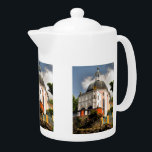 ITALIAANSE VILLAGE WALES THEEPOT<br><div class="desc">De prachtige Italiaanse gebouwen in het dorp Portmeirion Wales UK.</div>