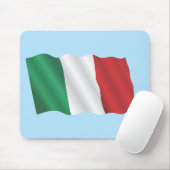 Italiaanse vlag in de wind onder de blauwe hemel muismat (Met muis)