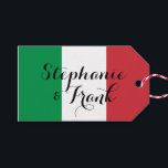 Italiaanse vlag kleuren bruiloft cadeaulabel<br><div class="desc">U kunt de groene rode en witte kleuren van de Italiaanse vlag aanpassen om uw eigen huwelijkscadeau of voorkeurslabels te creëer. De naam van het echtpaar heeft een moderne kalligrafiestijl. Wijzig de regelafstand om de verweven weergave van het script te wijzigen. Wijzig de lettertypestijl in creëer van uw eigen aangepaste...</div>