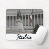 Italiaanse vlag naast oude Romeinse ruïne Muismat (Met muis)