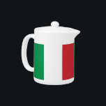 Italiaanse vlag theepot<br><div class="desc">Voeg een vleugje Italiaanse charme toe aan je theetijd met onze exclusieve theepot met de vlag van Italië! Deze theepot is gemaakt met nauwgezette aandacht voor detail en is meer dan alleen een functioneel item; het is een viering van de rijke cultuur en het culinaire erfgoed van Italië. Het elegante...</div>