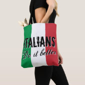 Italianen doen de canvas tas beter met de Italiaan (Dichtbij)
