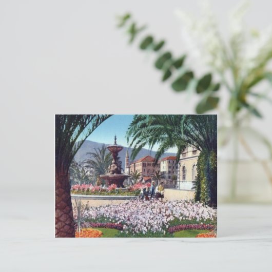 Italië, Alassio, Bloemen rond de fontein Briefkaart (Staand voorkant)