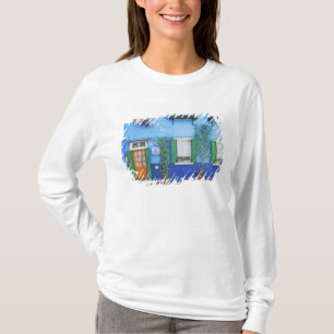 Italië, Burano. Een kleurrijk huis in Burano nabi T-shirt