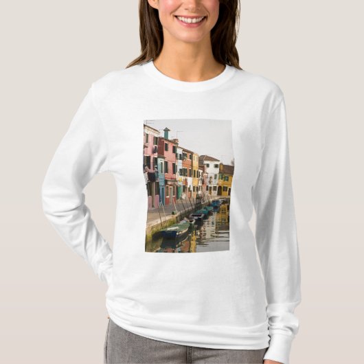 Italië, Burano. Kleurrijke huizen van lijn a T-shirt (Voorkant)