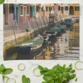 Italië, Burano. Kleurrijke huizen van lijn a Theedoek (Gevouwen)