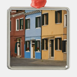 Italië, Burano. Kleurrijke rij huizen en lege Metalen Ornament