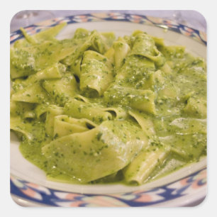 Italië, Camogli. Bord pasta met pesto Vierkante Sticker
