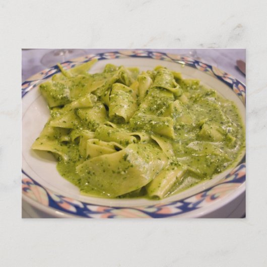 Italië, Camogli. Bord van deegwaren met pesto Briefkaart (Voorkant)