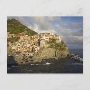 Italië, Cinque Terre, Manarola. Dorp op klif. Briefkaart