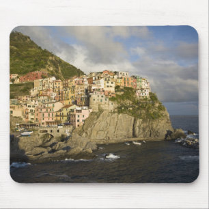 Italië, Cinque Terre, Manarola. Dorp op klif. Muismat