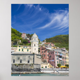 Italië, Cinque Terre, Vernazza, Harbour en Church Poster