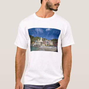 Italië, Cinque Terre, Vernazza, Harbour en Church  T-shirt