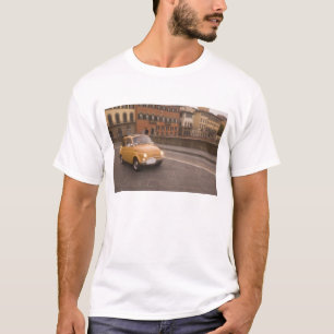 Italië, Florence. Fiat 800 Rally kruist Arno T-shirt