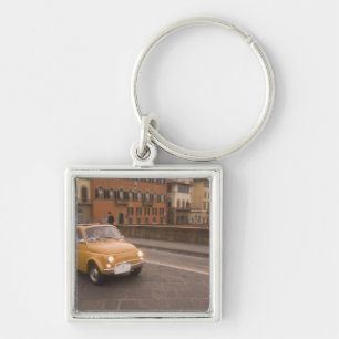 Italië, Florence. Fiat 800 Rally steekt Arno over Sleutelhanger