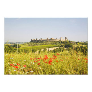 Italië, Monteriggioni, Gezicht op het veld van Foto Afdruk