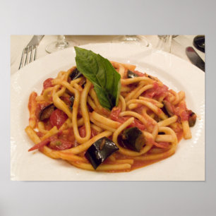 Italië, Positano. Bord pasta en aubergine. Poster