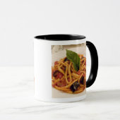 Italië, Positano. Bord van deegwaren en aubergines Mok (Voorkant rechts)