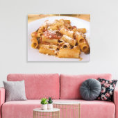 Italië, Positano. Bord van rigatoni weergeven. Canvas Afdruk (Insitu (Woonkamer))