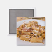 Italië, Positano. Bord van rigatoni weergeven. Magneet (Voorkant / Achterkant)