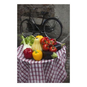 Italië, provincie Brescia, Gargnano. Tafel met Foto Afdruk