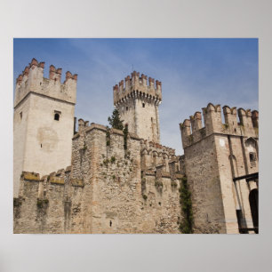 Italië, provincie Brescia, Sirmione. Castello 2 Poster