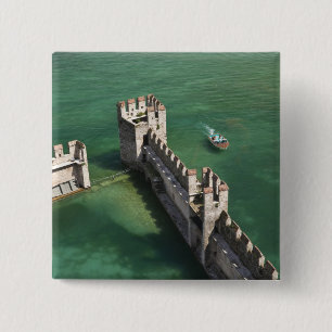 Italië, provincie Brescia, Sirmione. Castello 3 Vierkante Button 5,1 Cm