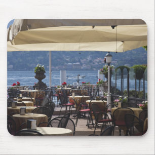 Italië, provincie Como, Bellagio. Cafe aan het mee Muismat