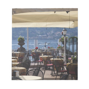 Italië, provincie Como, Bellagio. Cafe aan het mee Notitieblok